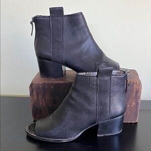 Ellen DeGeneres Ed- Taromi Open Toe Booties